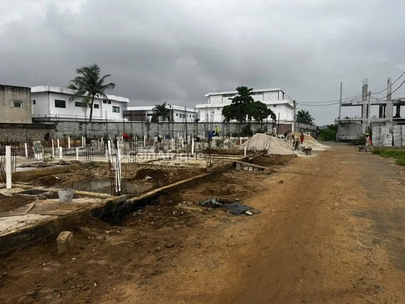 Terrain 775 m² avec vue lagunaire — M'Badon
