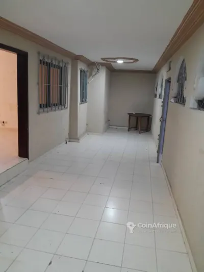 Villa 4 pièces avec dépendance — Cocody Angré Djibi
