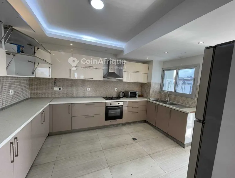 Appartement standing 3 pièces — Marcory Zone 4