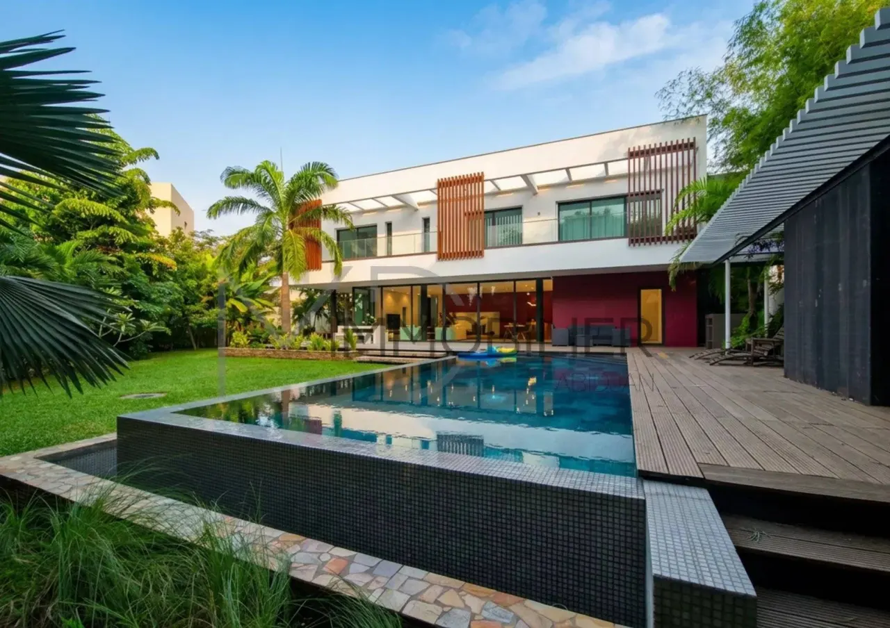 Villa duplex contemporaine 5 pièces avec piscine — Riviera M'Pouto