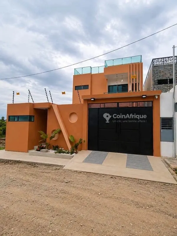Villa duplex 6 pièces haut standing avec vue lagunaire — Bingerville Anan Gbontchui