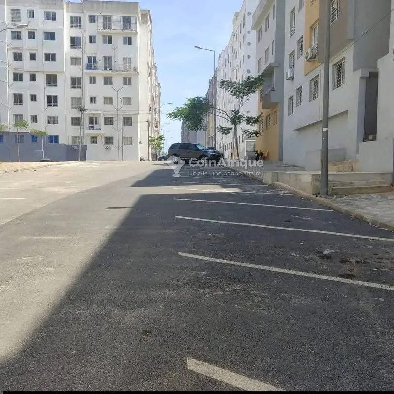 Appartement 4 pièces avec ascenseur — Yopougon Adoha
