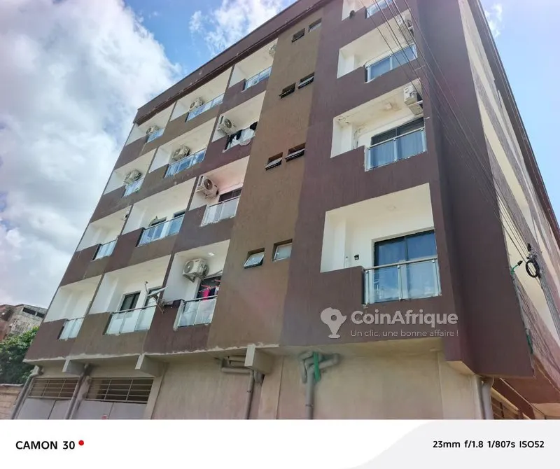 Appartement 3 pièces avec 2 chambres autonomes — Cocody Faya Lauriers