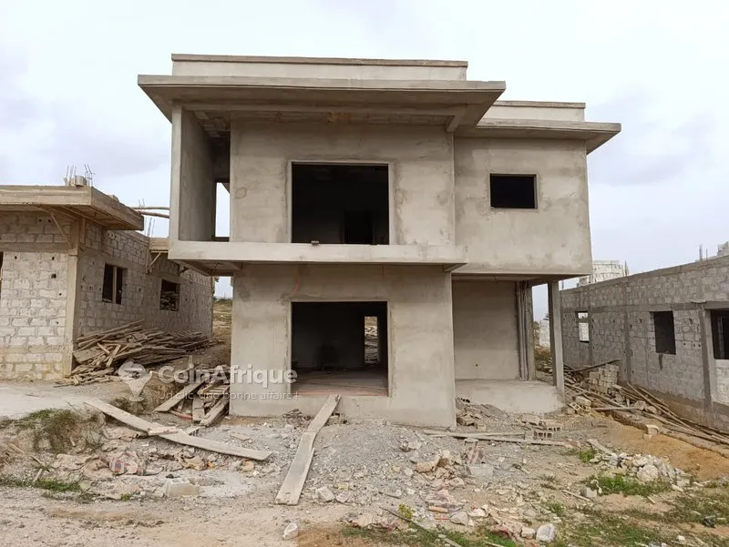 Villa duplex 6 pièces au gros œuvre — Bingerville