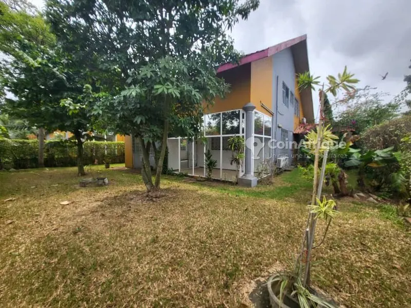 Villa duplex 6 pièces avec piscine et jardin — Beverly Hill
