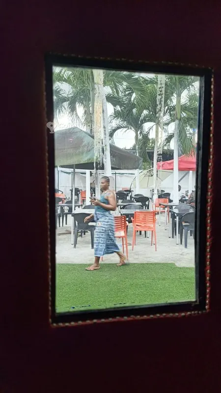 Bar meublé avec équipements — Cocody 7e Tranche