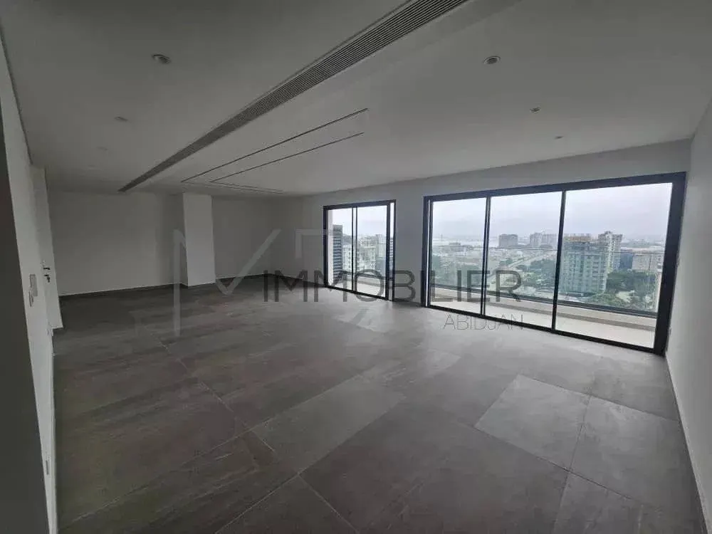 Penthouse duplex 5 pièces avec piscine — Marcory Zone 4