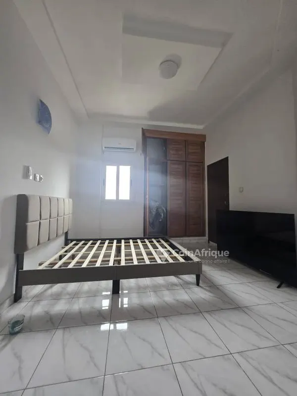 Location appartements 2 pièces - Cocody Palmeraie kite market