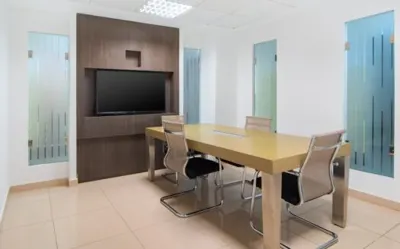 Bureau privé 3 personnes tout inclus — Abidjan Plein Ciel
