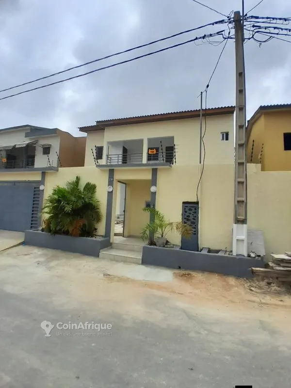 Villa duplex 7 pièces — Feh Kessé