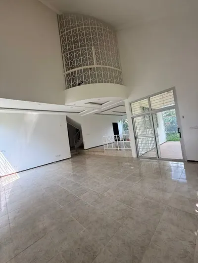 Maison 8 pièces avec piscine — Cocody Riviera 4
