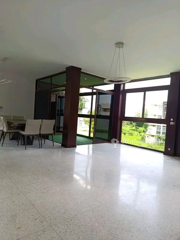 Appartement 5 pièces bon standing — Cocody Riviera Les Jardins