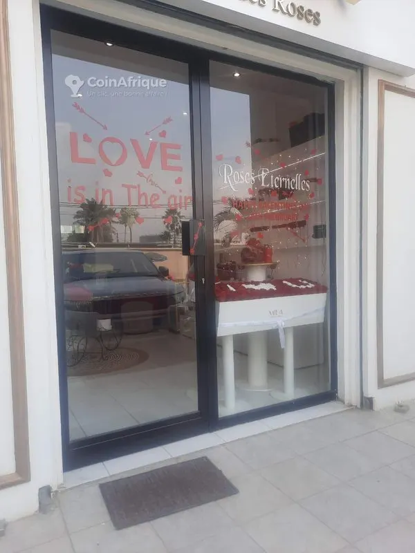 Local commercial en mezzanine avec toilette — Marcory Zone 4