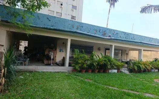 Villa avec terrain 673 m² et ACD — Abidjan Zone 4