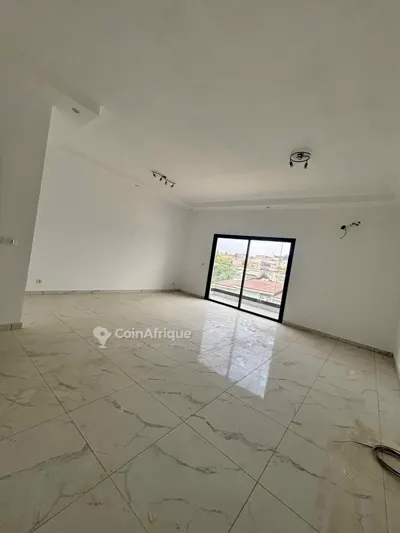 Appartement 3 ou 4 pièces équipé — Cocody Riviera Bonoumin
