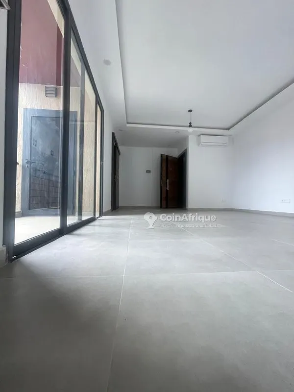 Appartement 3 pièces haut standing — Angré Nouveau Chu