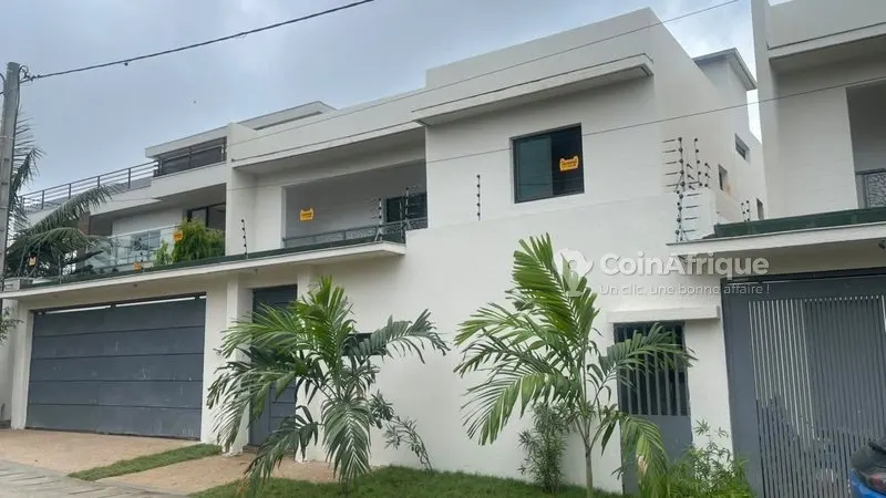Villa duplex 5 chambres avec piscine et rooftop — Riviera Abatta