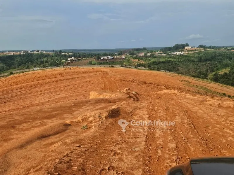 Terrain 400 m² en promotion immobilière — Cocody Djorobite